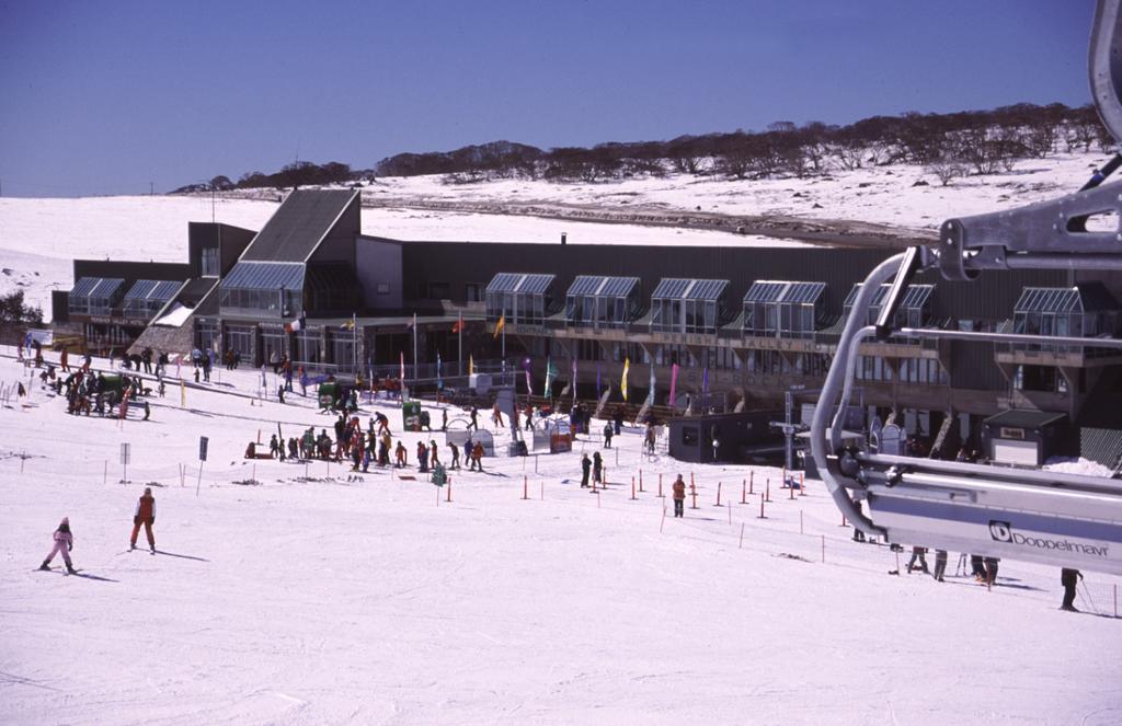 The Perisher Valley Hotel Экстерьер фото